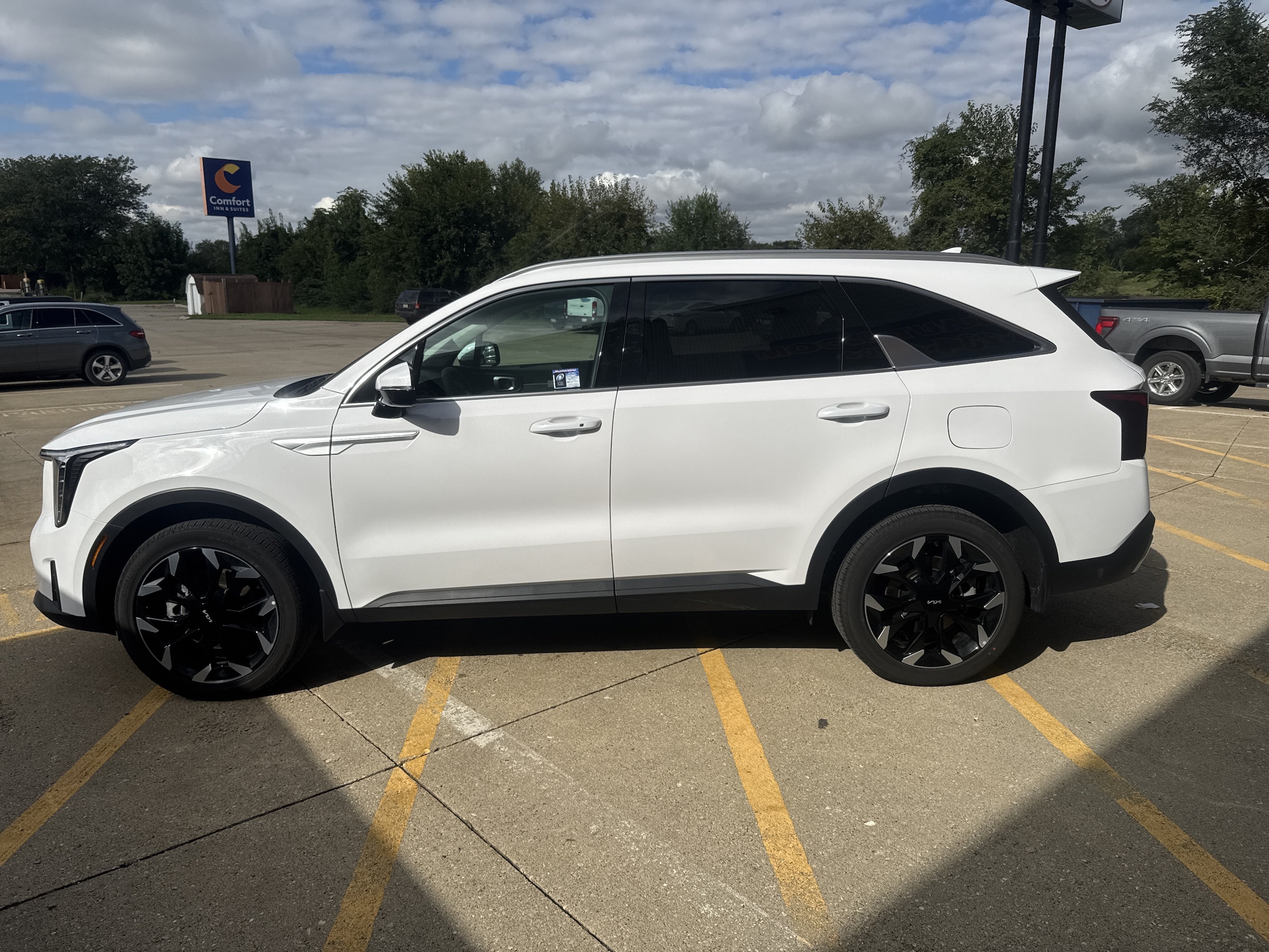 2026 Kia Sorento EX - Photo 11
