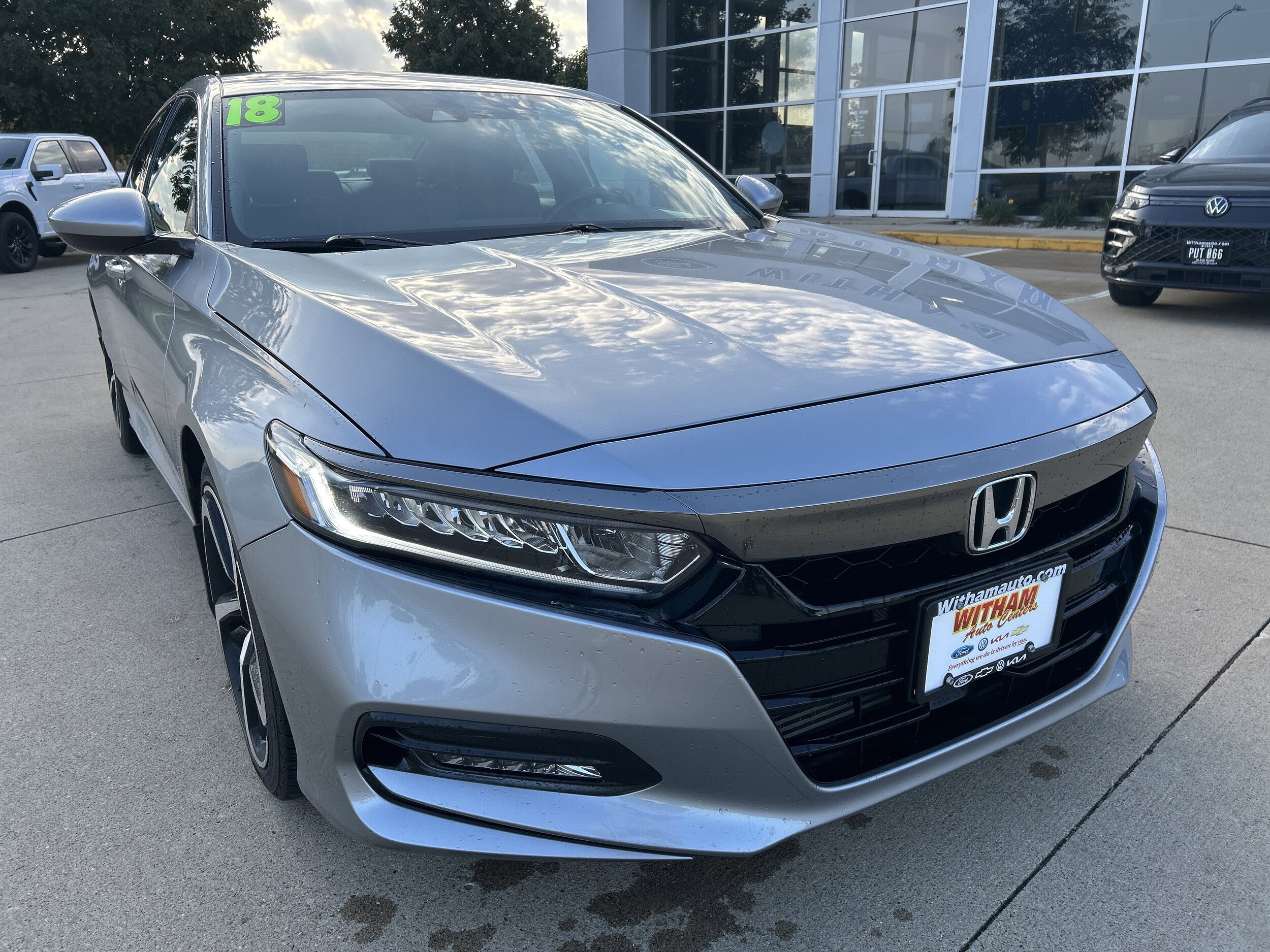2018 Honda Accord Sport photo 2