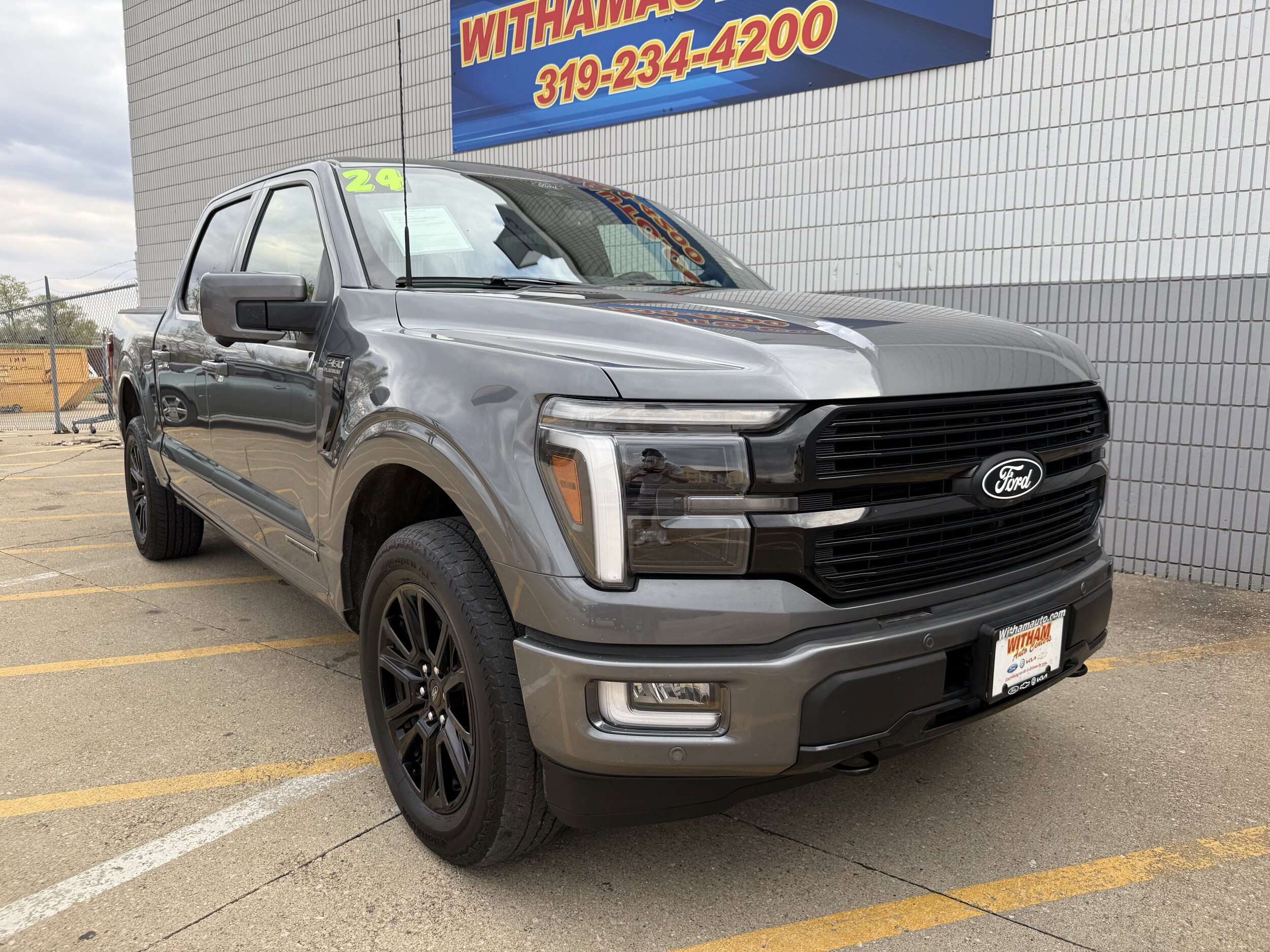 2024 Ford F-150 Platinum photo 2