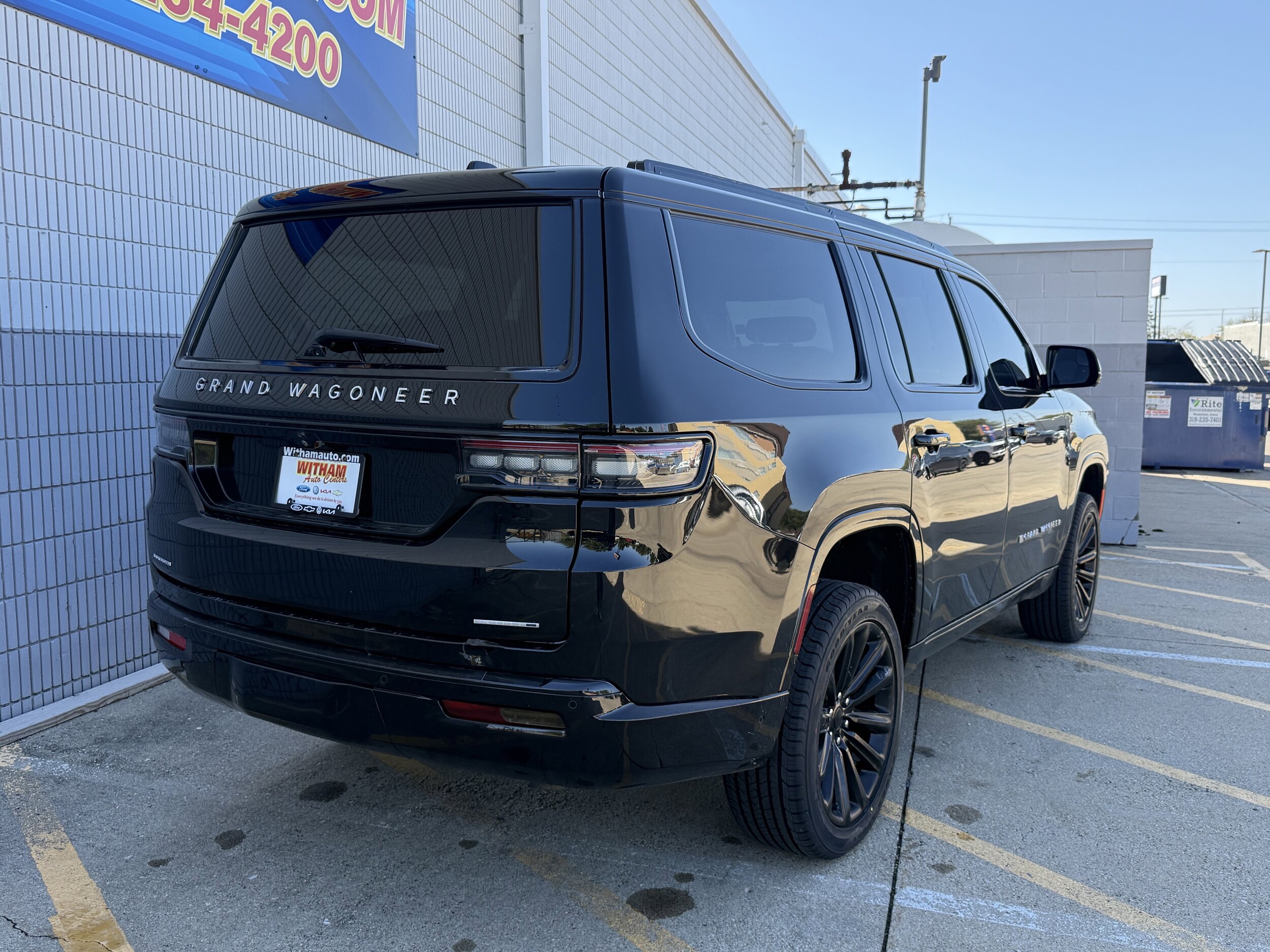 2022 Jeep Grand Wagoneer II photo 3