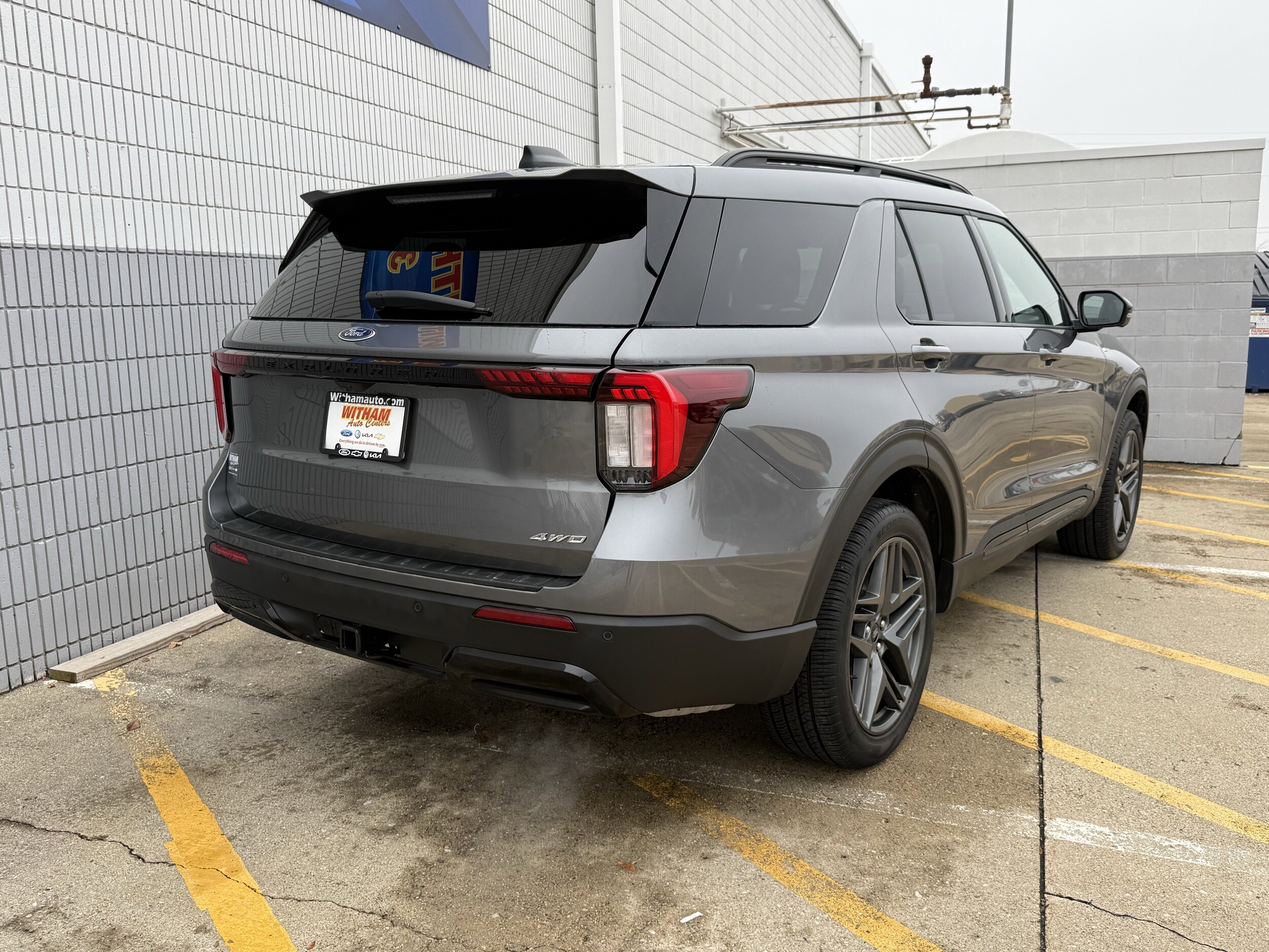 2025 Ford Explorer ST-Line photo 4