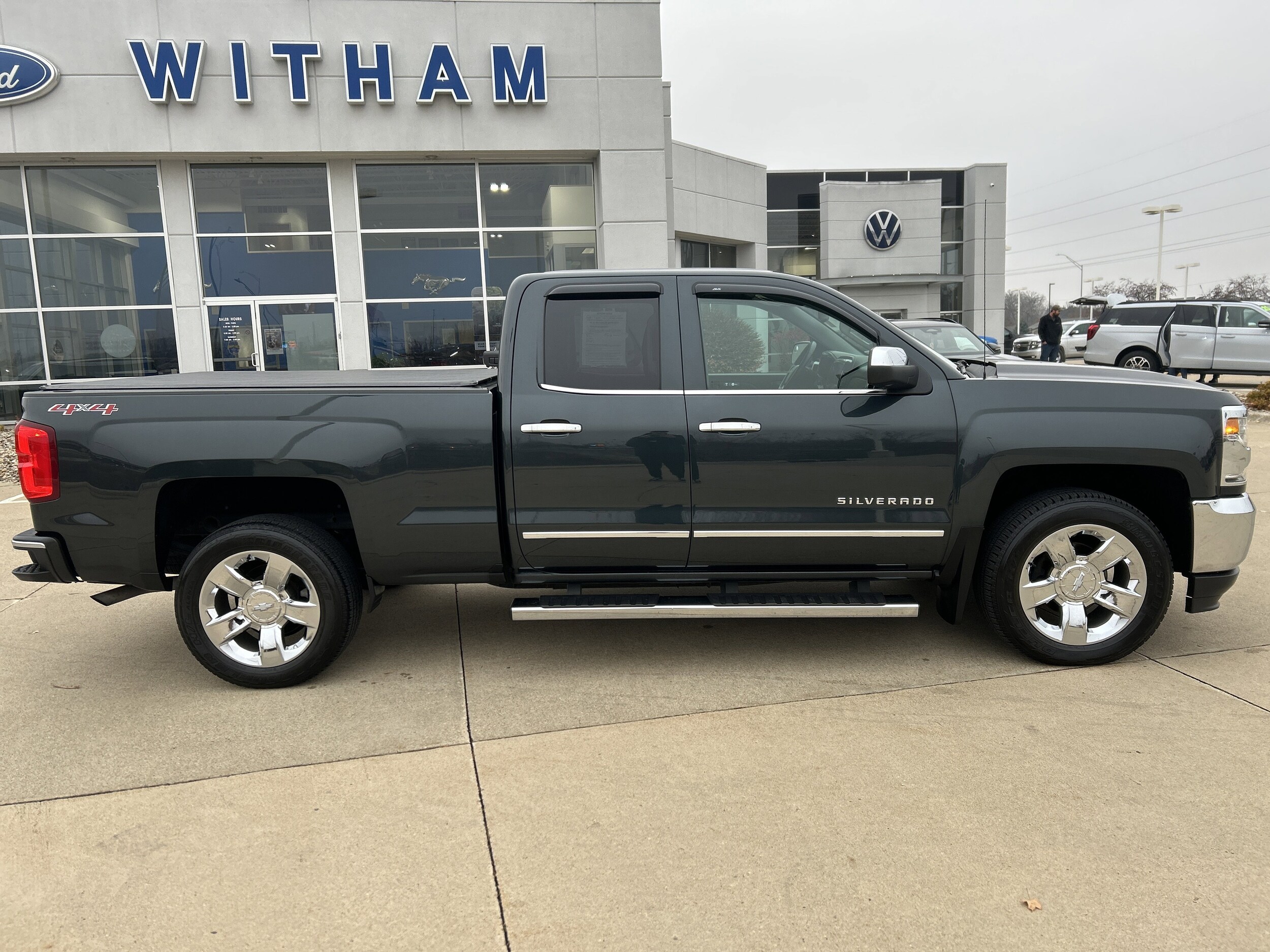 2017 Chevrolet Silverado 1500 LTZ photo 3