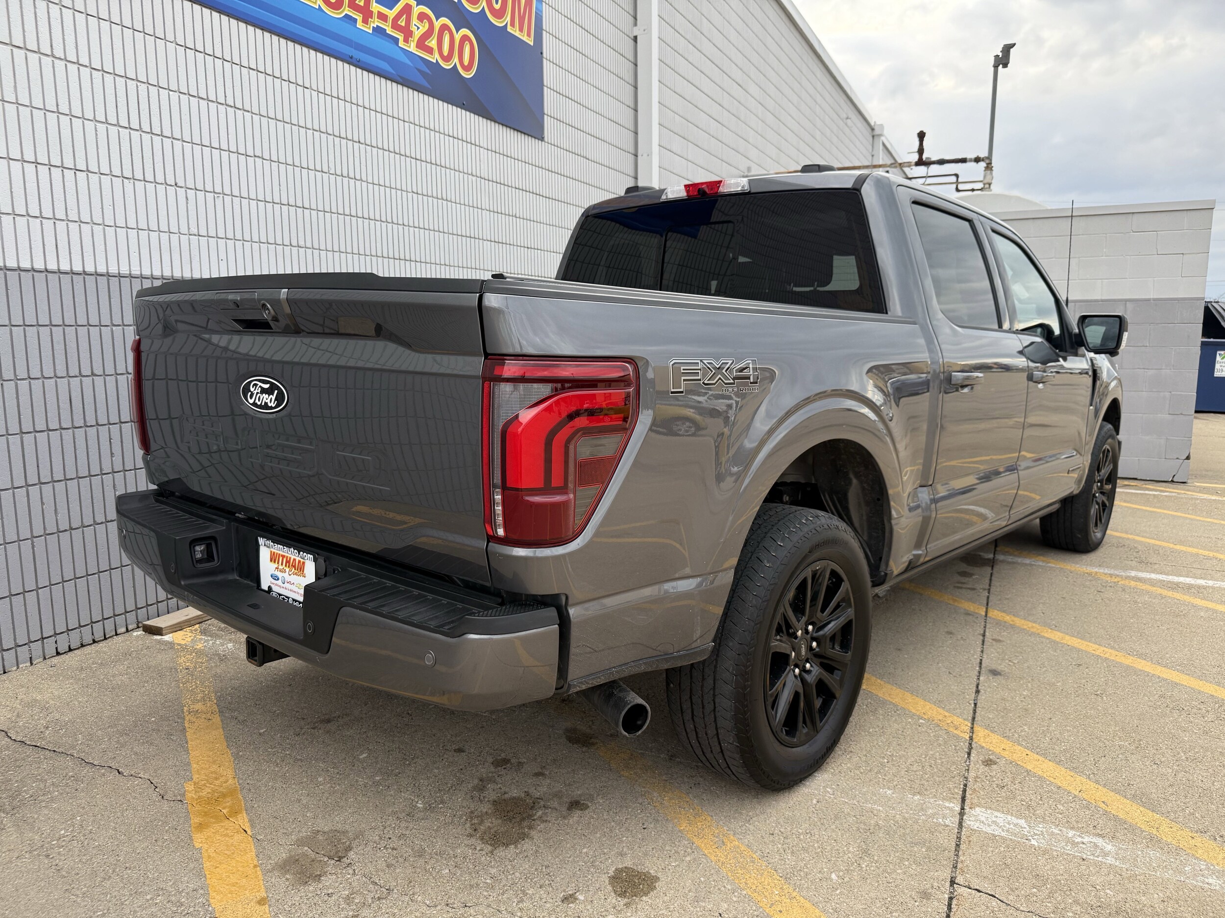 2024 Ford F-150 Platinum photo 4