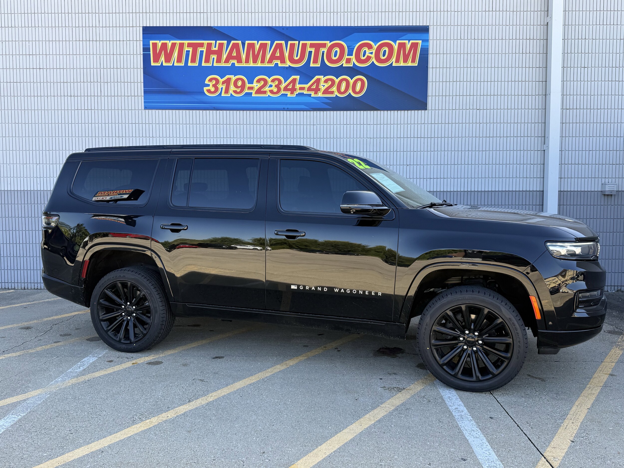 2022 Jeep Grand Wagoneer II photo 2