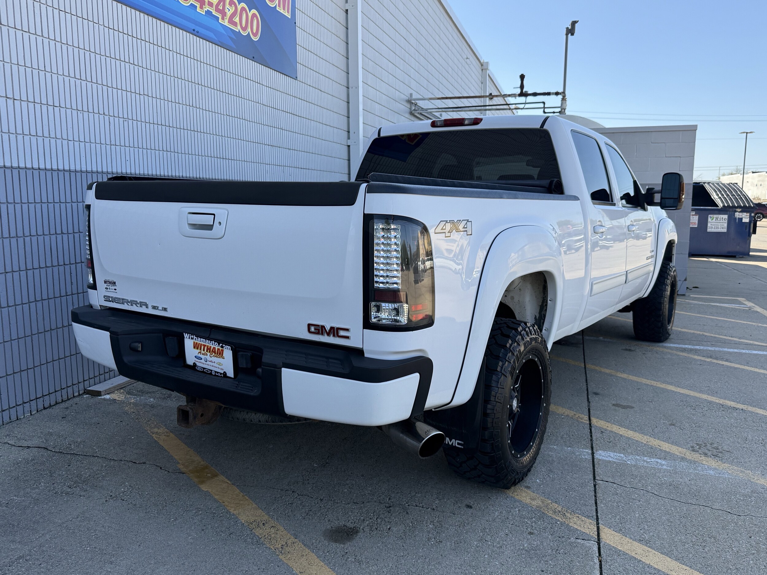 2008 Gmc Sierra SLE photo 2