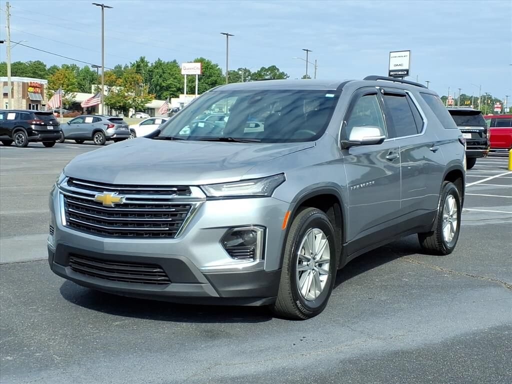 Used 2023 Chevrolet Traverse LT Cloth SUV