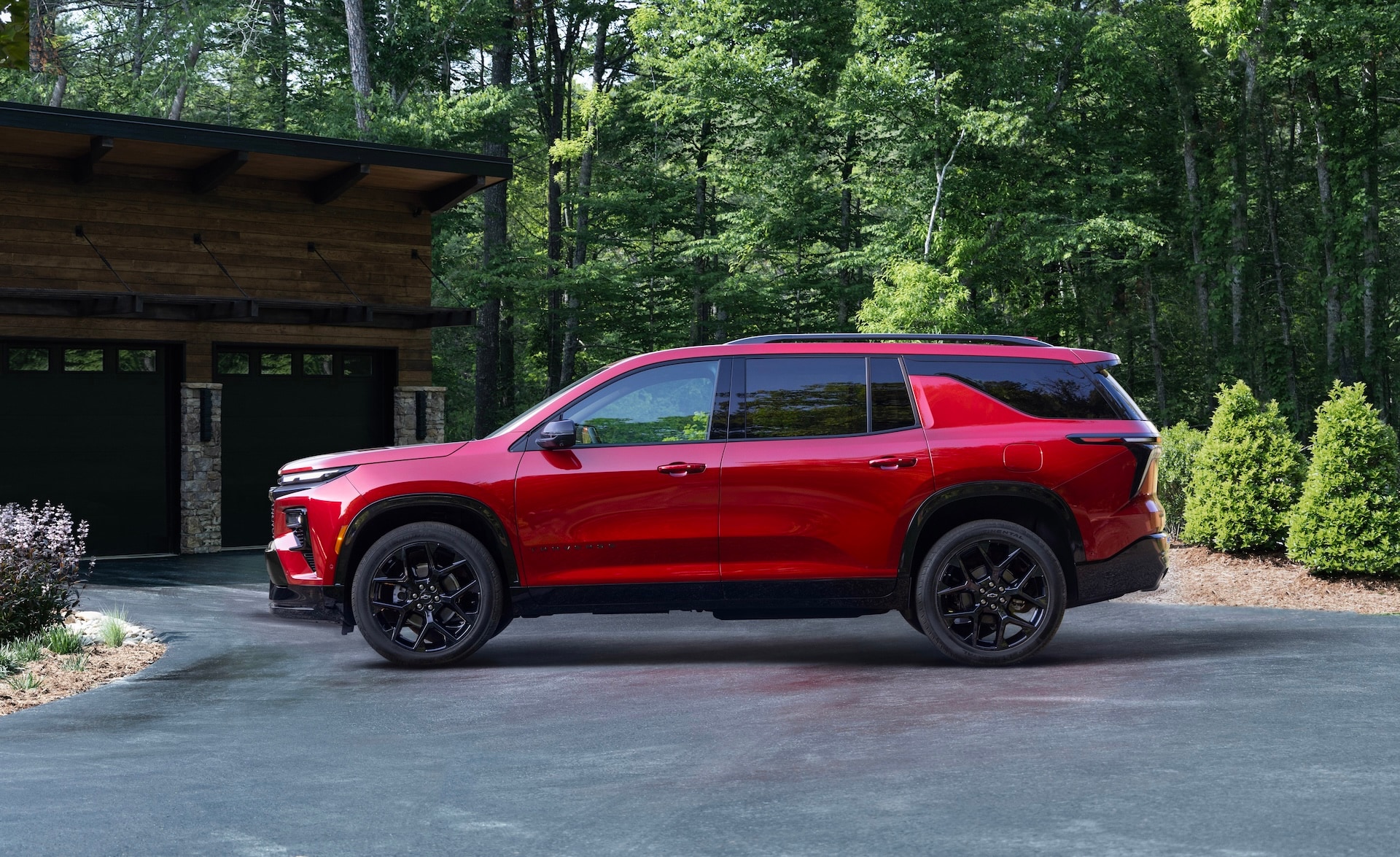 2024-chevrolet-traverse-rs-driver-side-profile.jpg