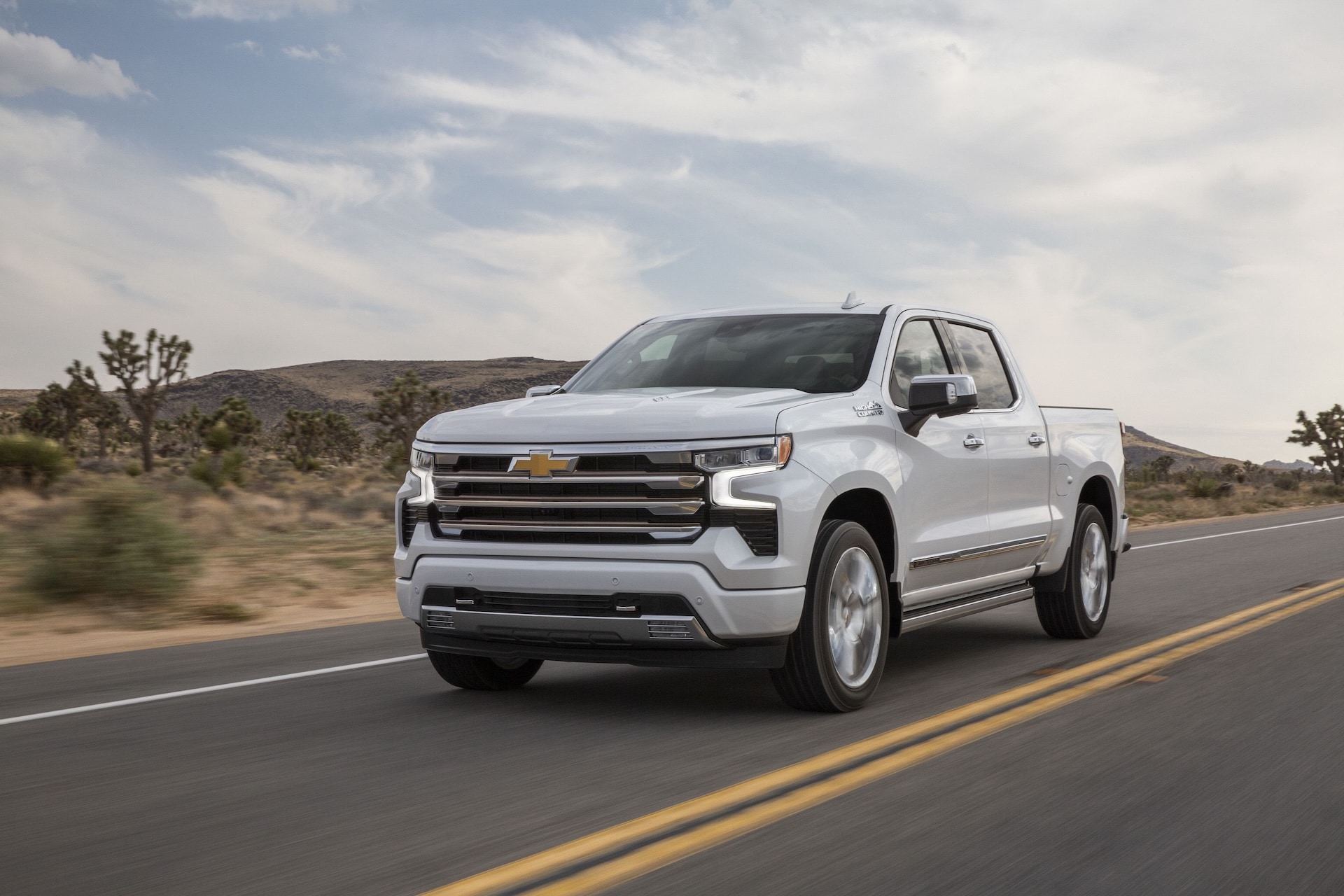 2024-chevrolet-silverado-1500-high-country-driver_1.4.jpg