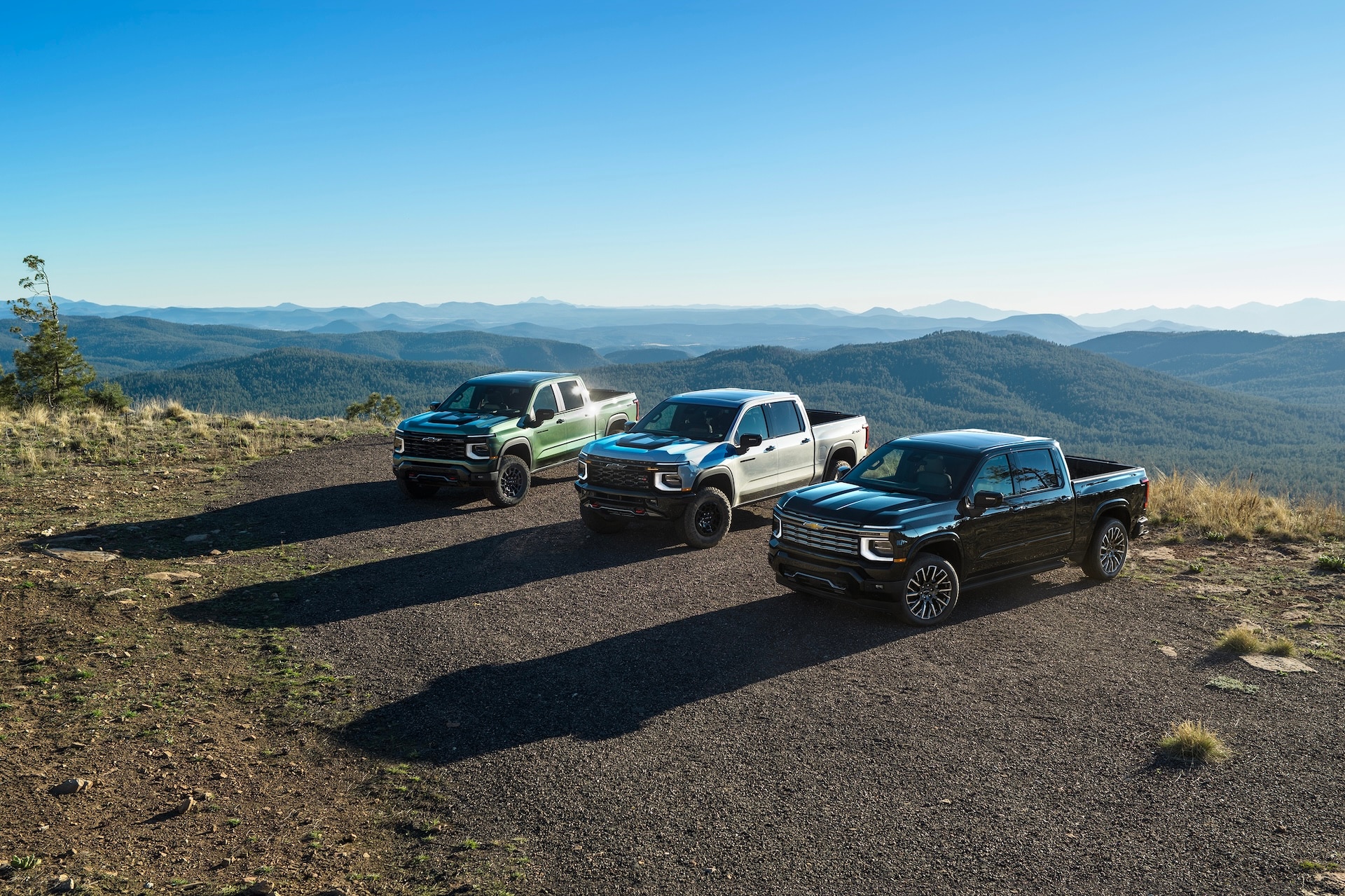 MY27_Chevrolet_Silverado_Pack%20Shot_HERO.jpg