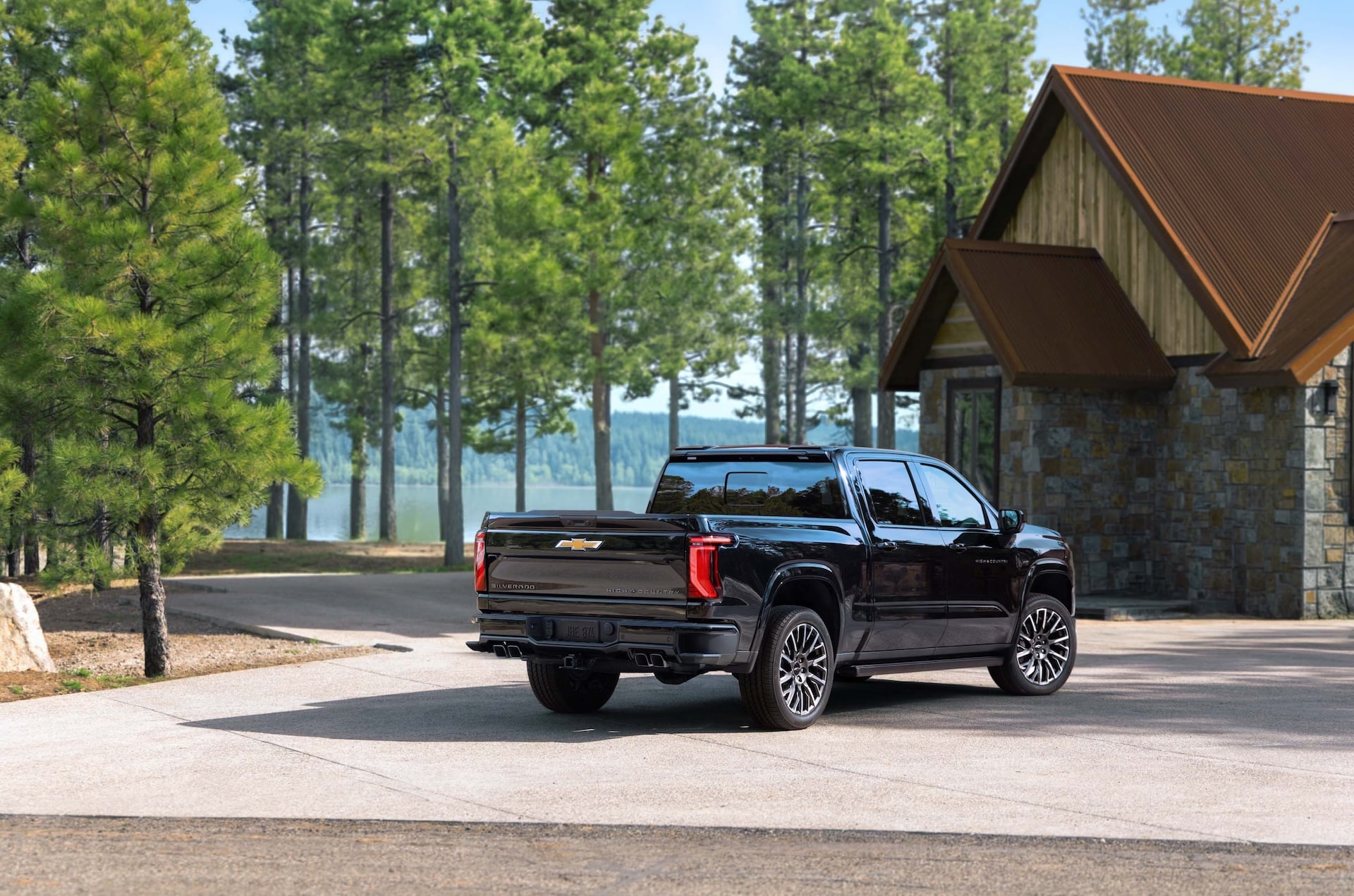 MY27_Chevrolet_Silverado_High%20Country_Rear.jpg