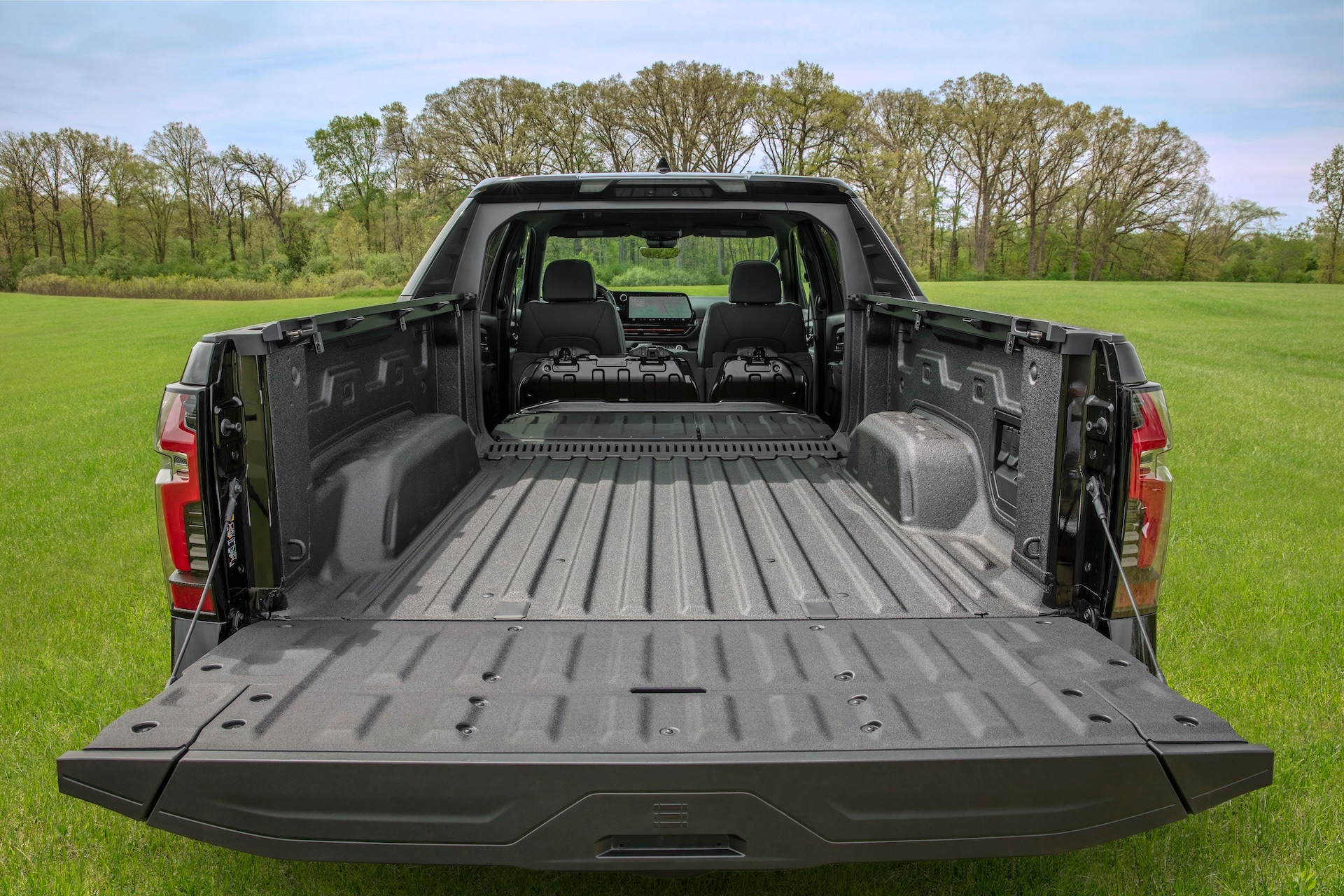 2024-silverado-ev-rst-bed-length.jpg
