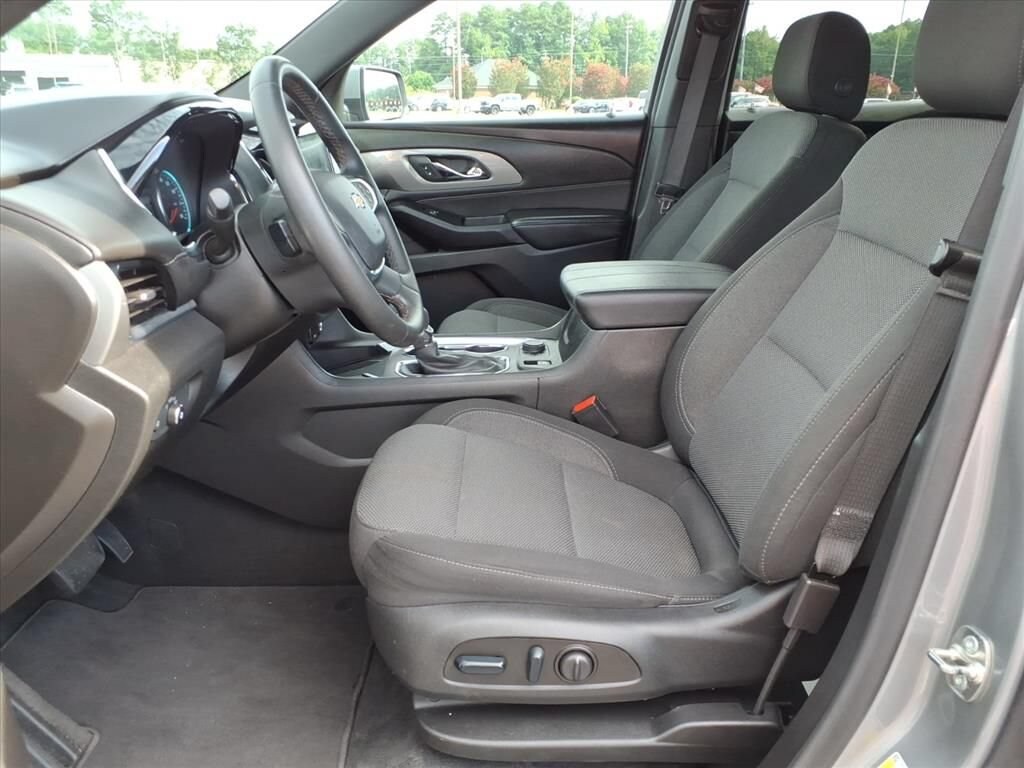 Used 2023 Chevrolet Traverse LT Cloth SUV