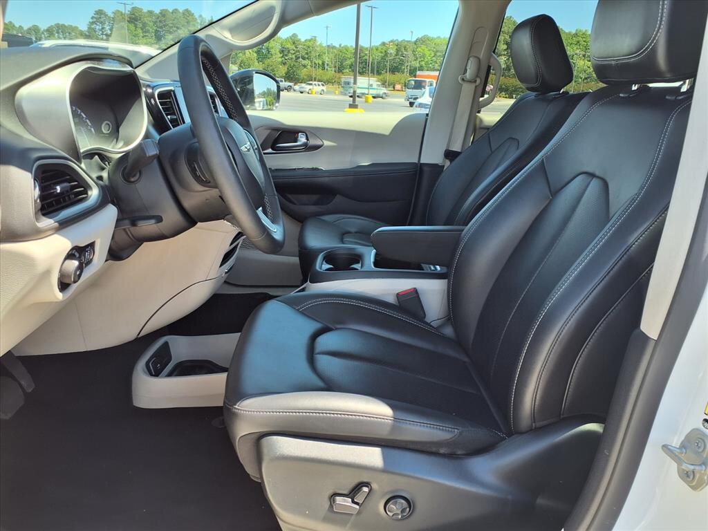 Used 2024 Chrysler Pacifica Touring L