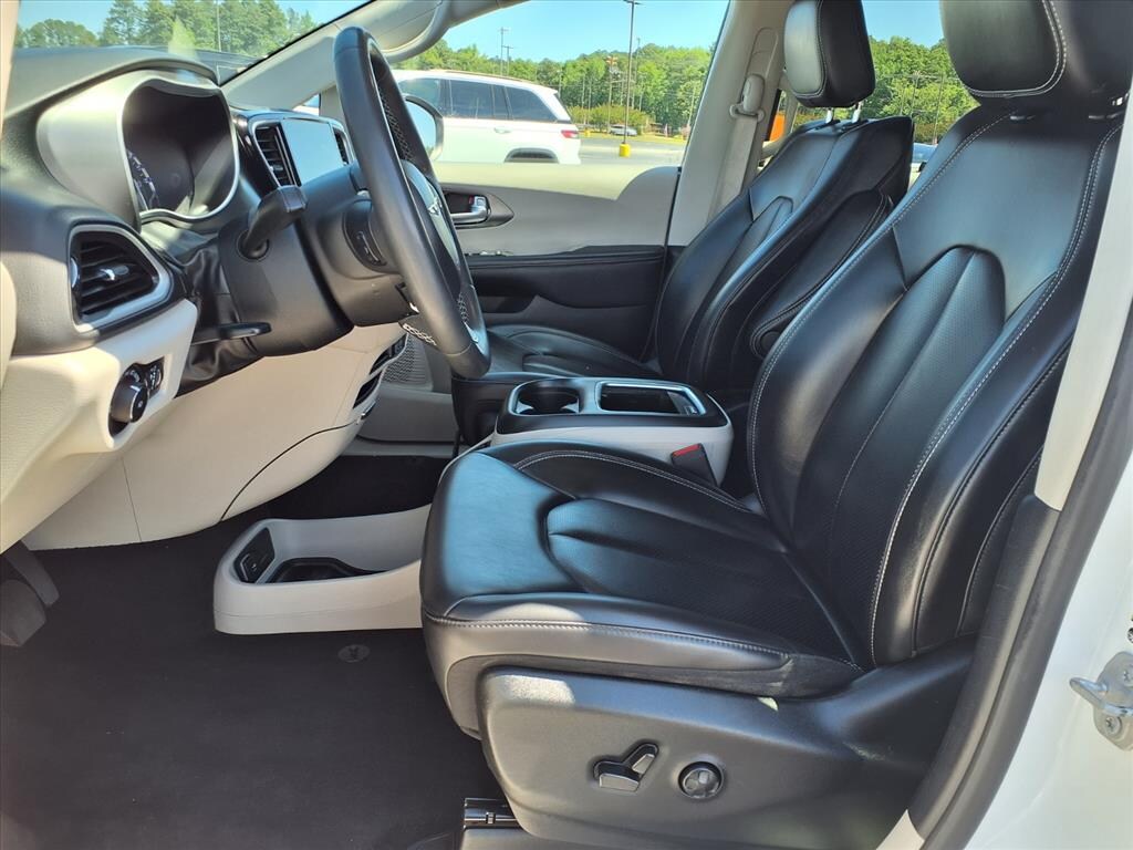 Used 2023 Chrysler Pacifica Touring L