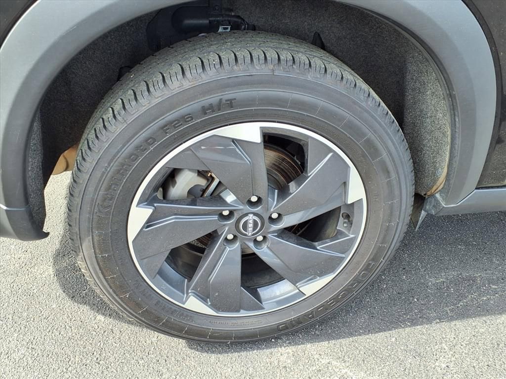 2024 Nissan Rogue SV - Photo 21