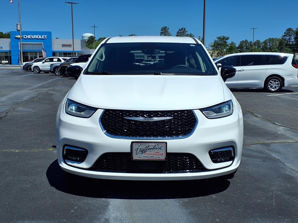 Used 2024 Chrysler Pacifica Touring L