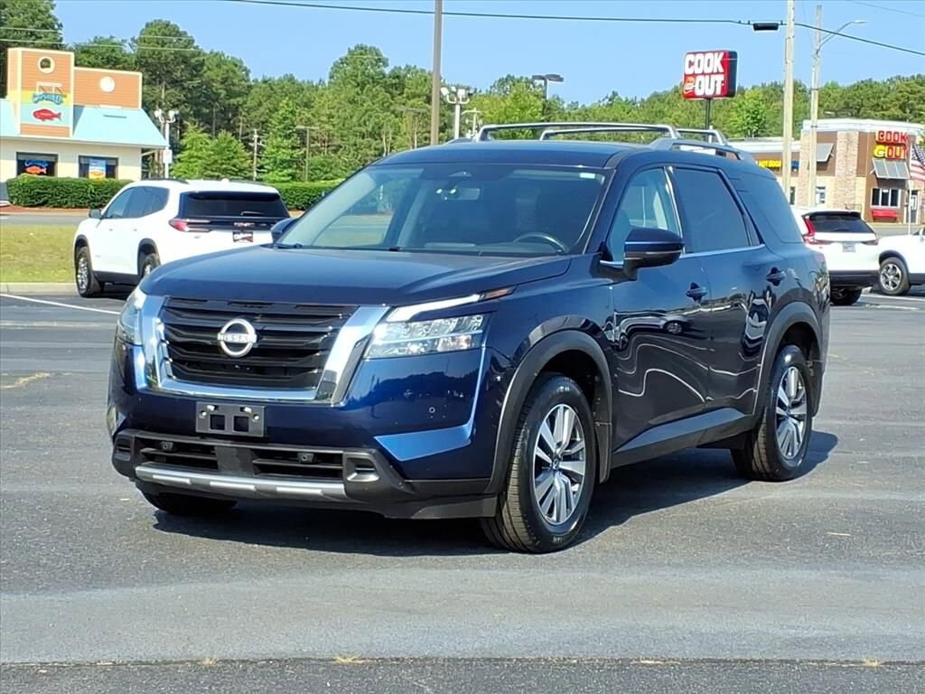 Used 2023 Nissan Pathfinder SL