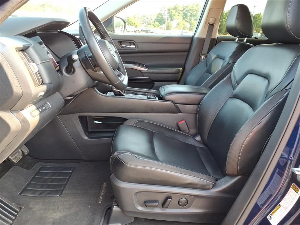 Used 2023 Nissan Pathfinder SL