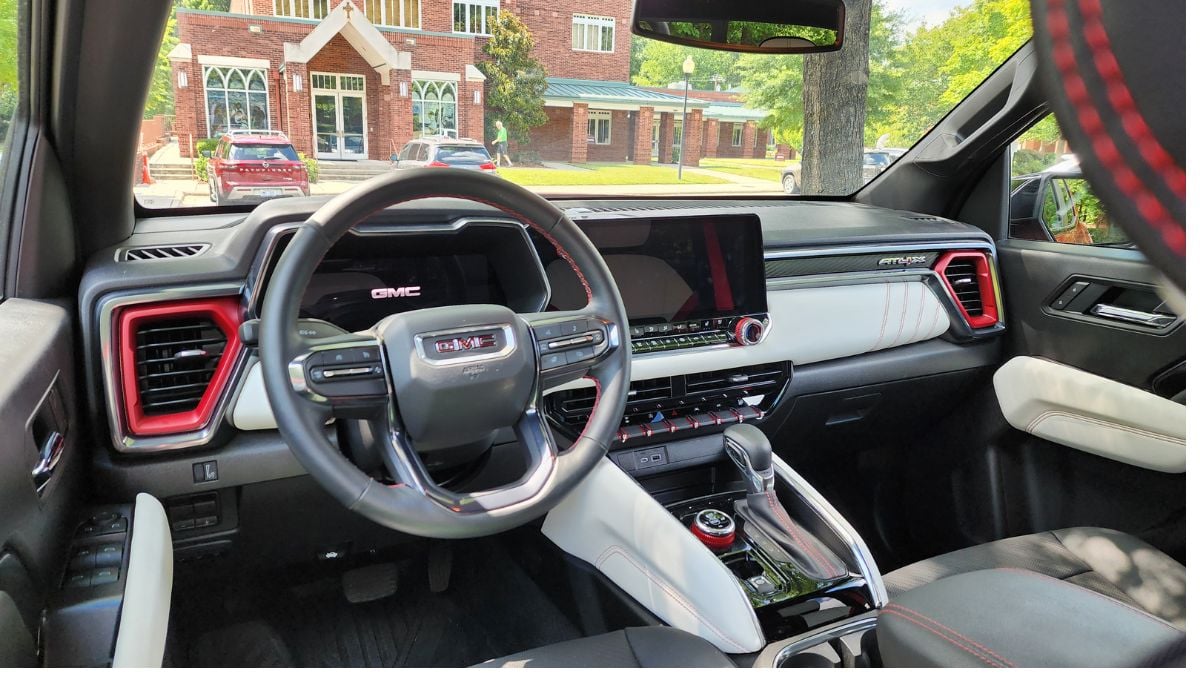 2025%20GMC%20Canyon%204WD%20AT4%20Crew%20Cab's%20interior.jpg