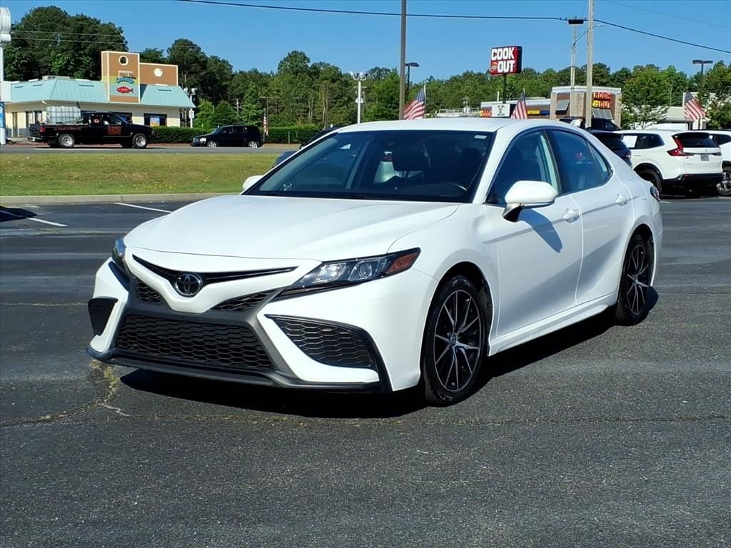 Used 2023 Toyota Camry SE