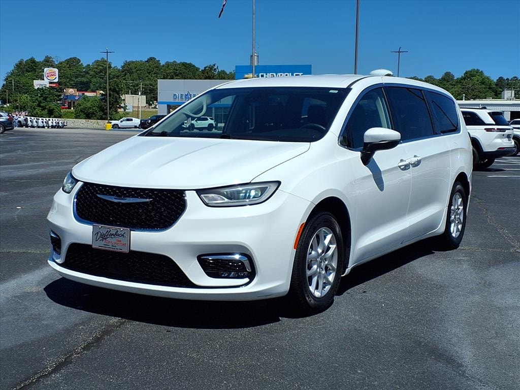 Used 2023 Chrysler Pacifica Touring L