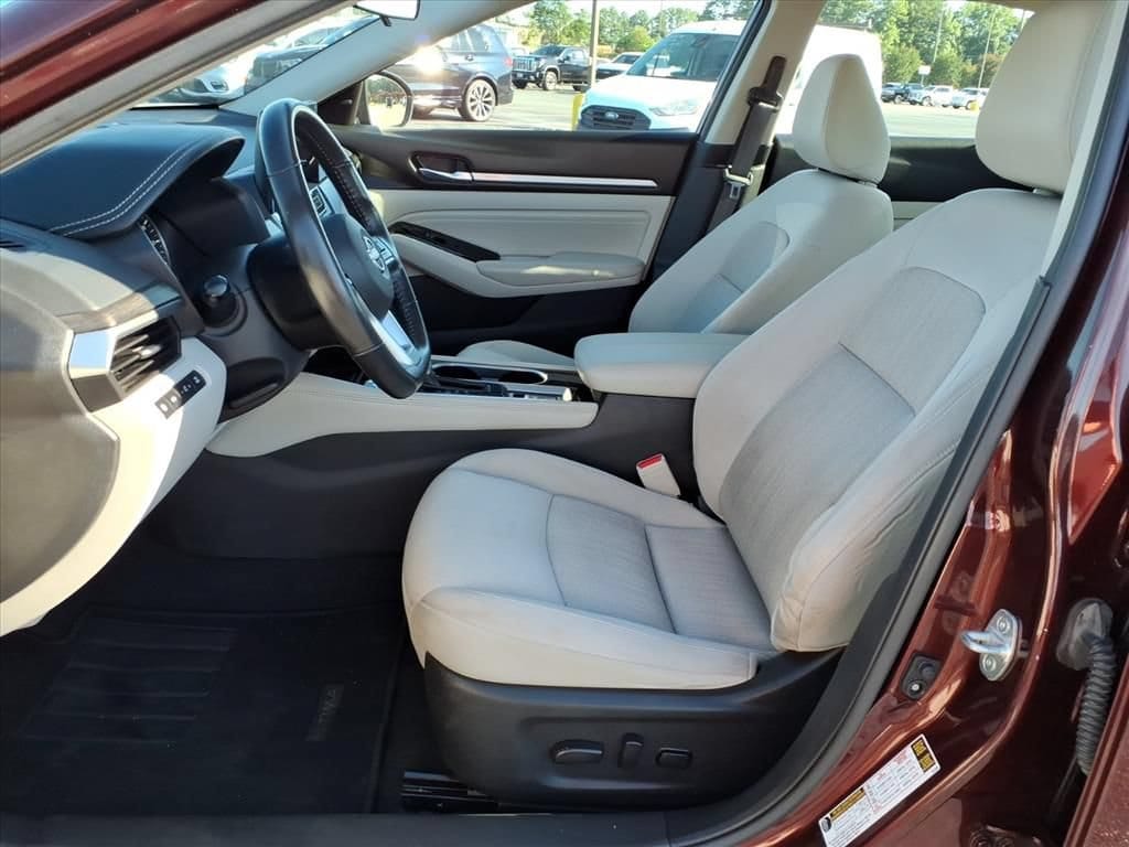 Used 2023 Nissan Altima SV FWD Sedan