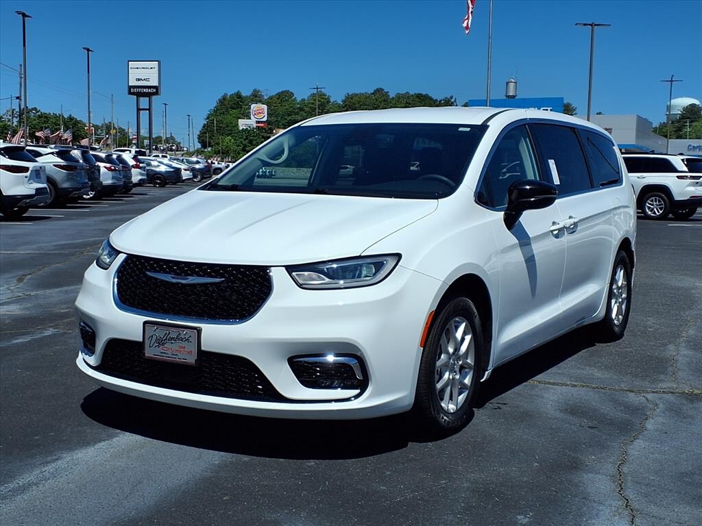Used 2024 Chrysler Pacifica Touring L