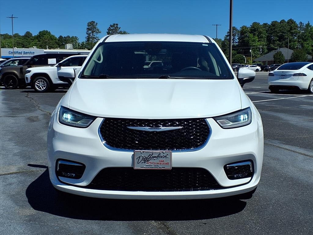 Used 2023 Chrysler Pacifica Touring L