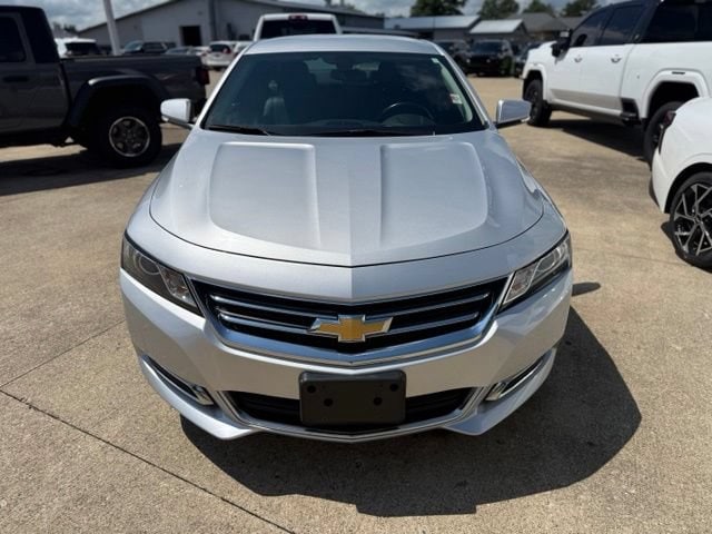Used 2017 Chevrolet Impala 1LT with VIN 2G1105S36H9179003 for sale in Charleston, IL