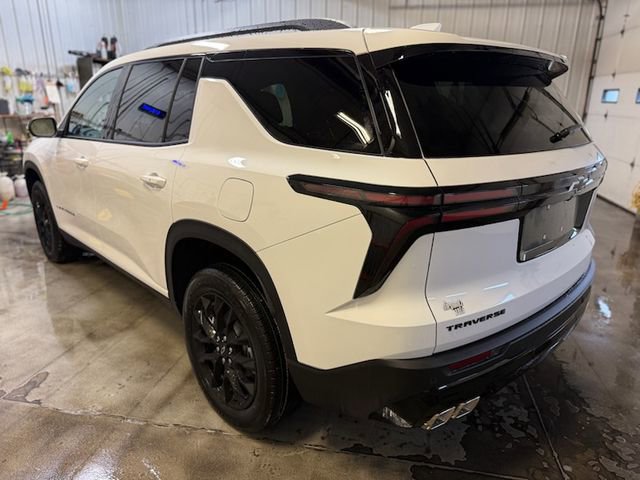 2026 Chevrolet Traverse photo 2