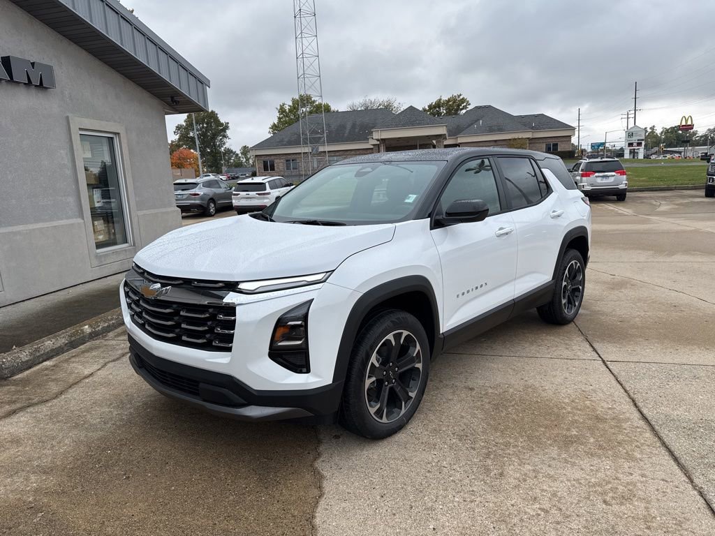 2026 Chevrolet Equinox LT photo 2