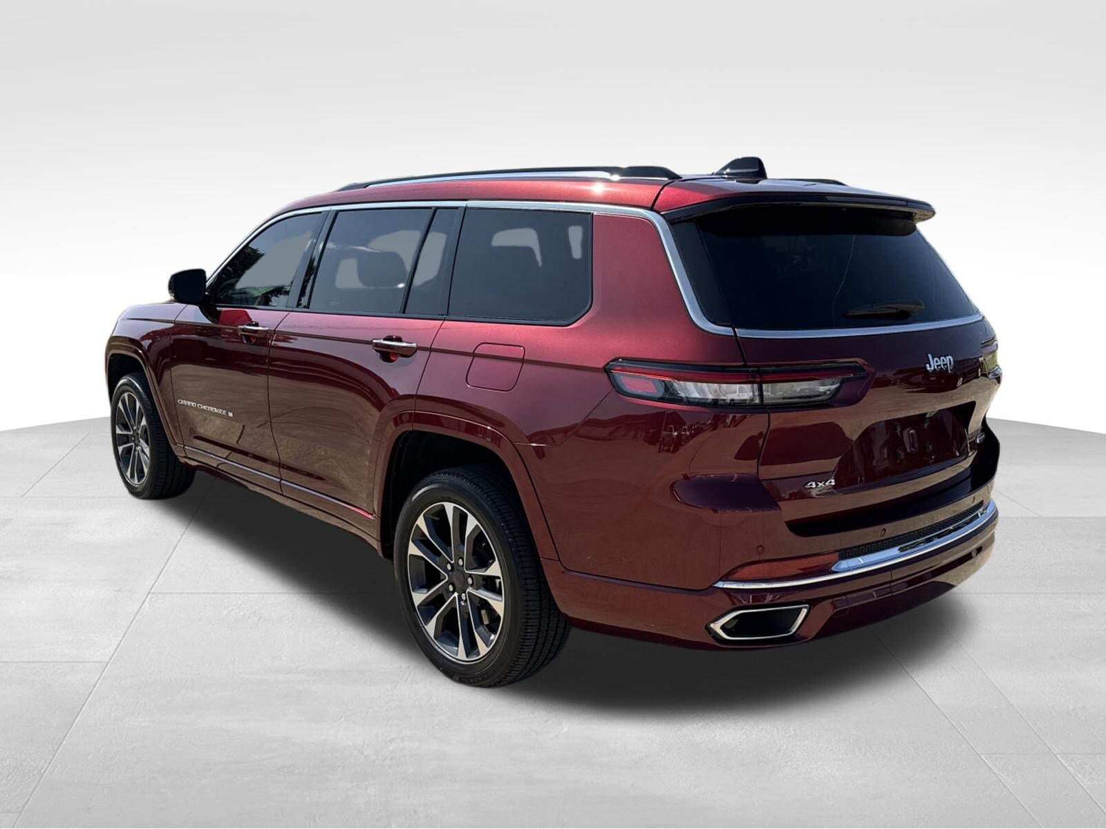 2023 Jeep Grand Cherokee Overland photo 3