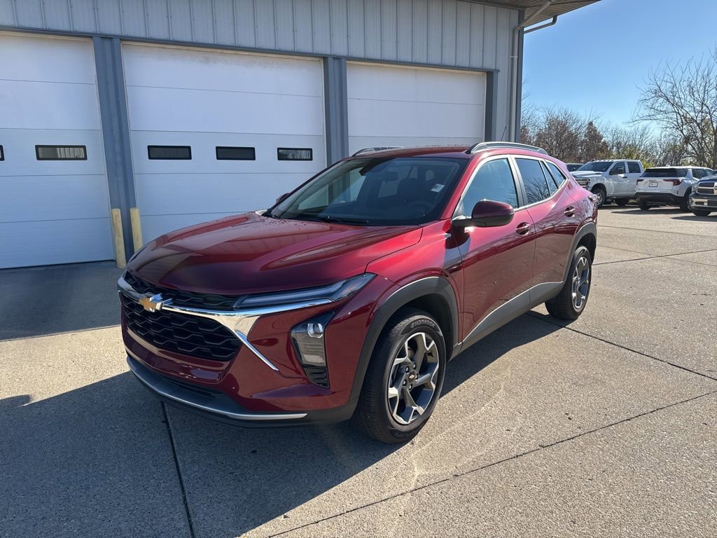 2025 Chevrolet Trax LT photo 2