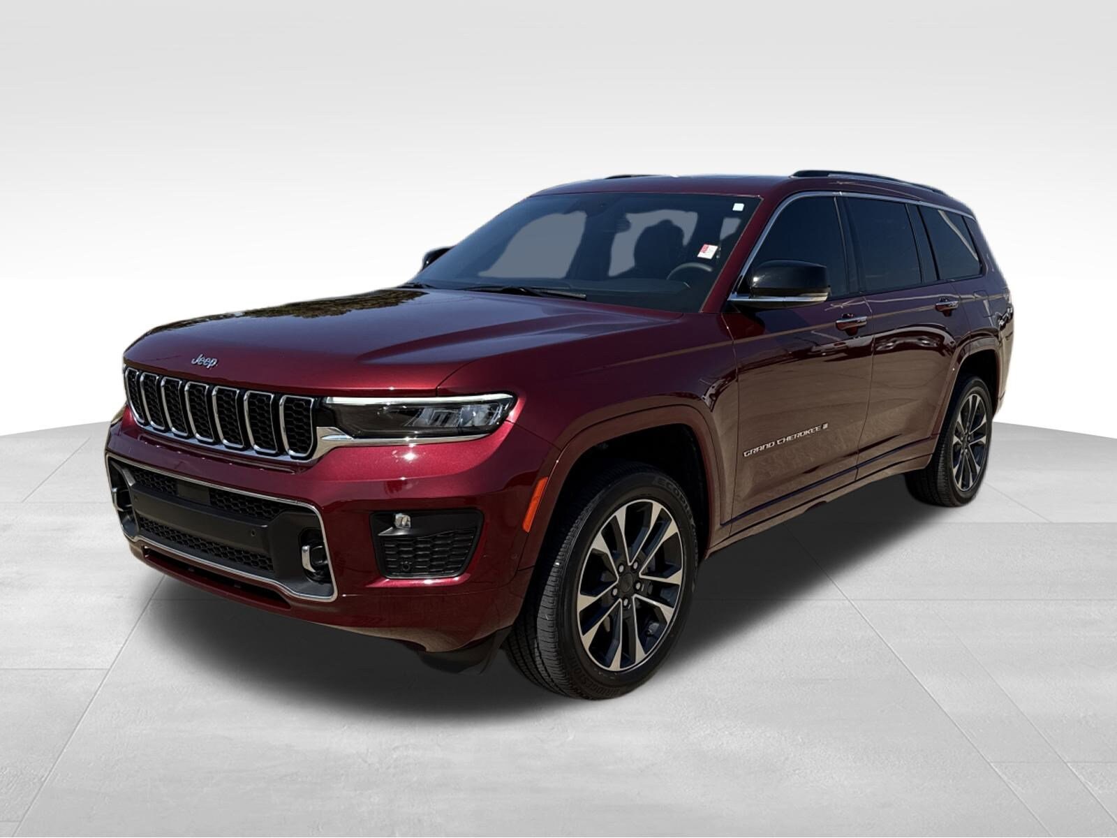 2023 Jeep Grand Cherokee Overland photo 2