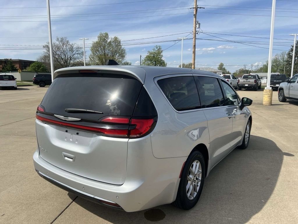 Used 2023 Chrysler Pacifica Touring L Van Passenger Van