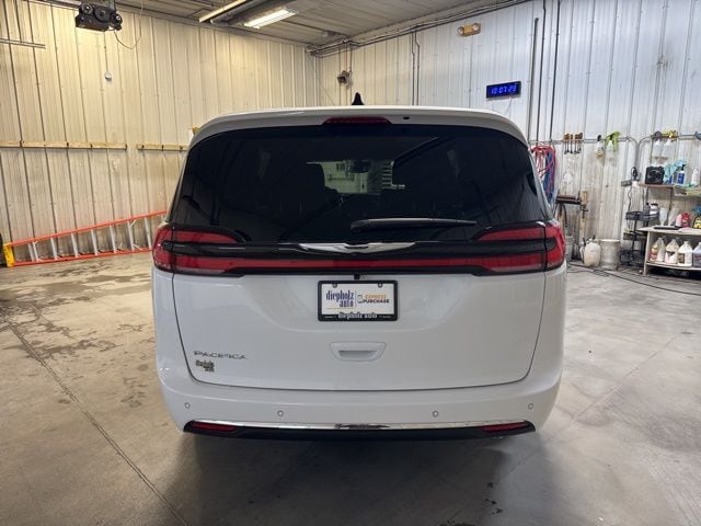 2026 Chrysler Pacifica Select - Photo 6
