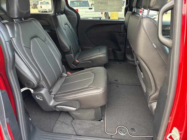 2026 Chrysler Pacifica Select - Photo 23