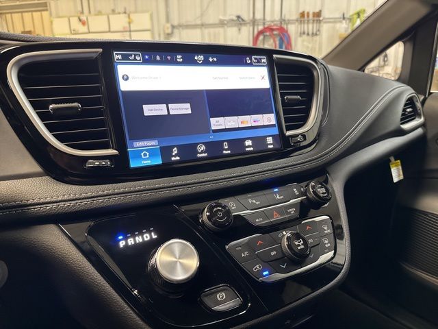2026 Chrysler Pacifica Select - Photo 18