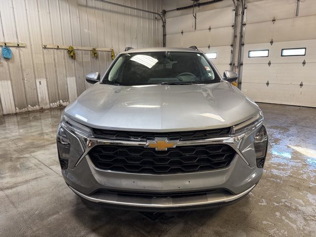 2025 Chevrolet Trax LT photo 2