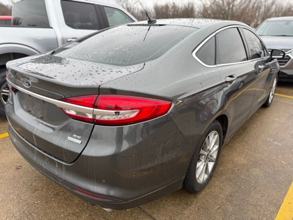 Used 2017 Ford Fusion SE Sedan