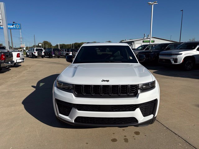 New 2027 Jeep Grand Cherokee 2 Row LAREDO 4X4 Sport Utility
