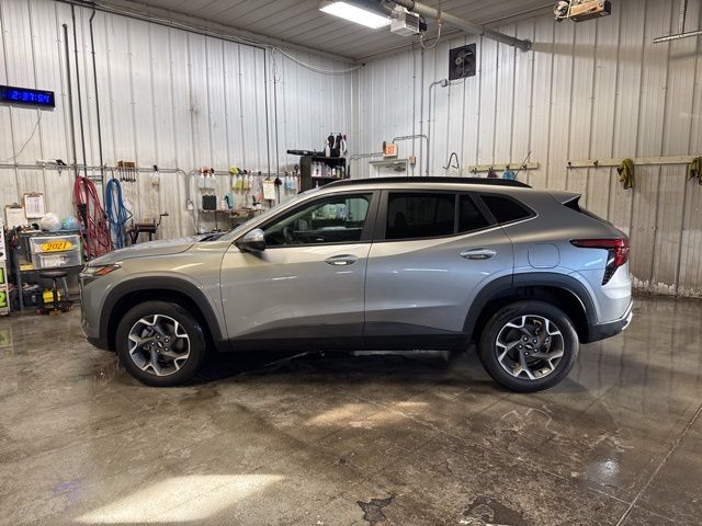 2025 Chevrolet Trax LT photo 4