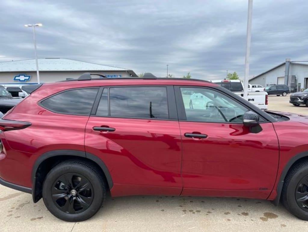 Used 2024 Toyota Highlander Hybrid XLE SUV