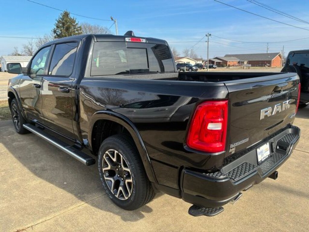 New 2026 Ram 1500 LARAMIE CREW CAB 4X4 5'7 BOX Pickup