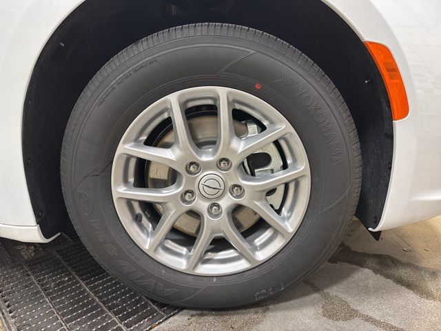 2026 Chrysler Pacifica Select - Photo 9