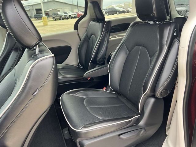 2022 Chrysler Pacifica Hybrid Limited - Photo 16