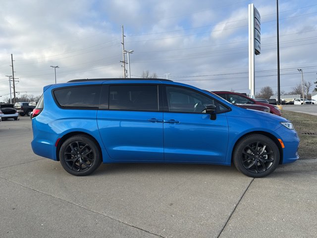 2026 Chrysler Pacifica Select - Photo 7