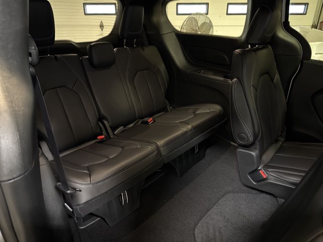 2026 Chrysler Pacifica Select - Photo 24