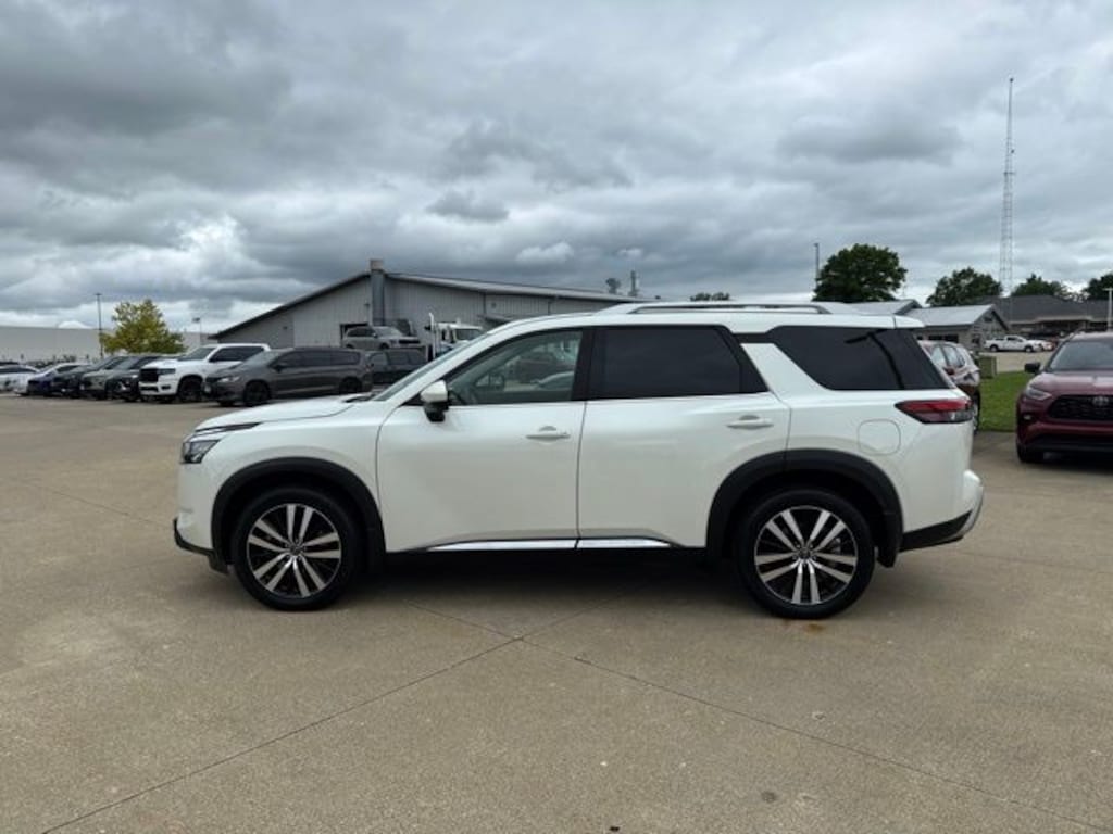Used 2023 Nissan Pathfinder Platinum SUV