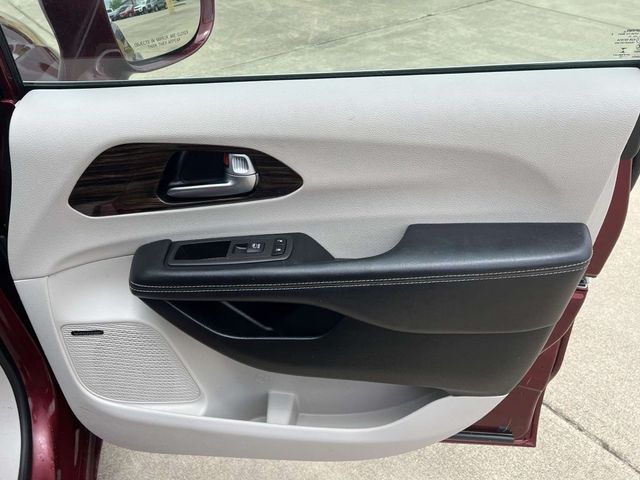 2022 Chrysler Pacifica Hybrid Limited - Photo 17